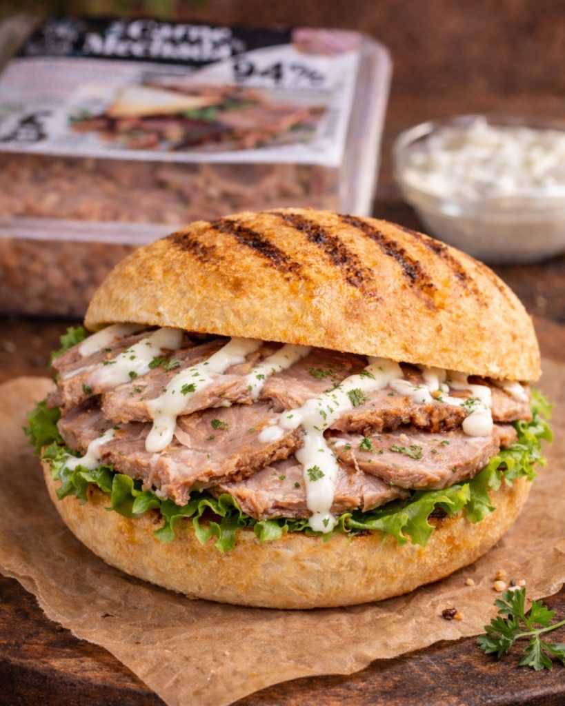 Aprende a preparar un molletito de carne mechada fácil y rápido con Carne Mechada ICARBEN. Una receta sencilla, sabrosa y lista en pocos minutos.